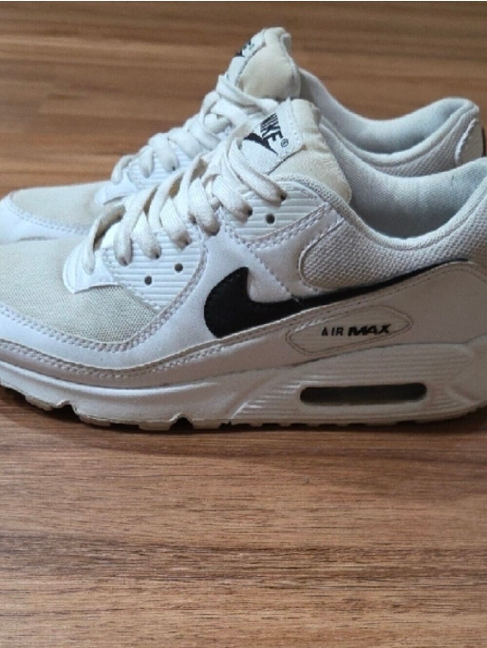 Nike White and Black Air Max 90 Low-Top Sneakers White 8.5 - Picture 3 of 6